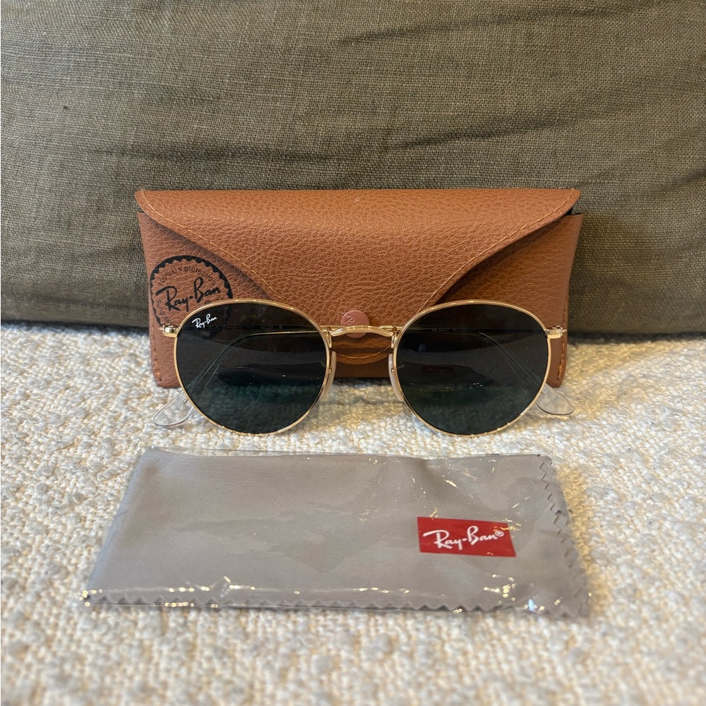 Ray-Ban Round Sunglasses with Case